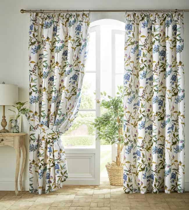 Ready-made curtains