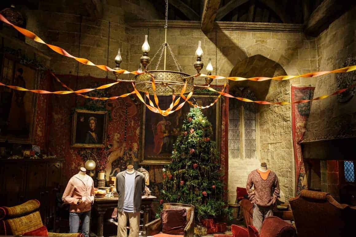 Gryffindor common room dressed for Christmas (3)