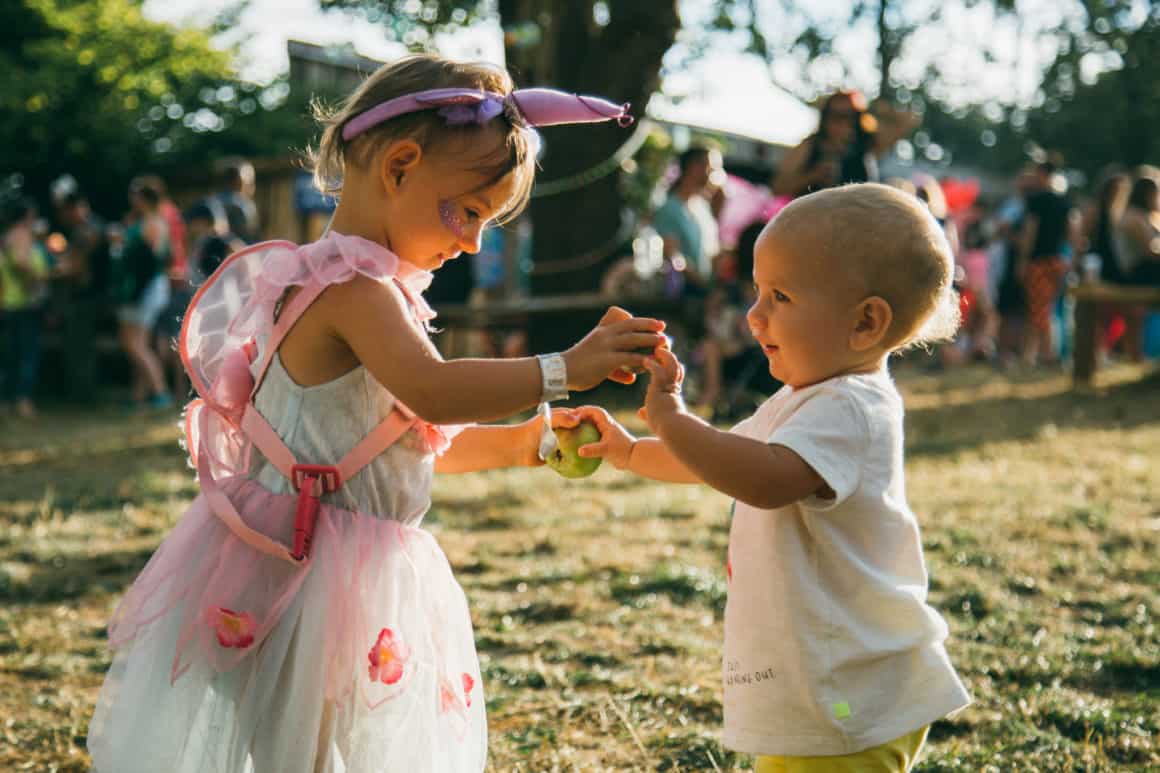 Sibling love at Nozstock 2018 - credit Charlie Rimmer