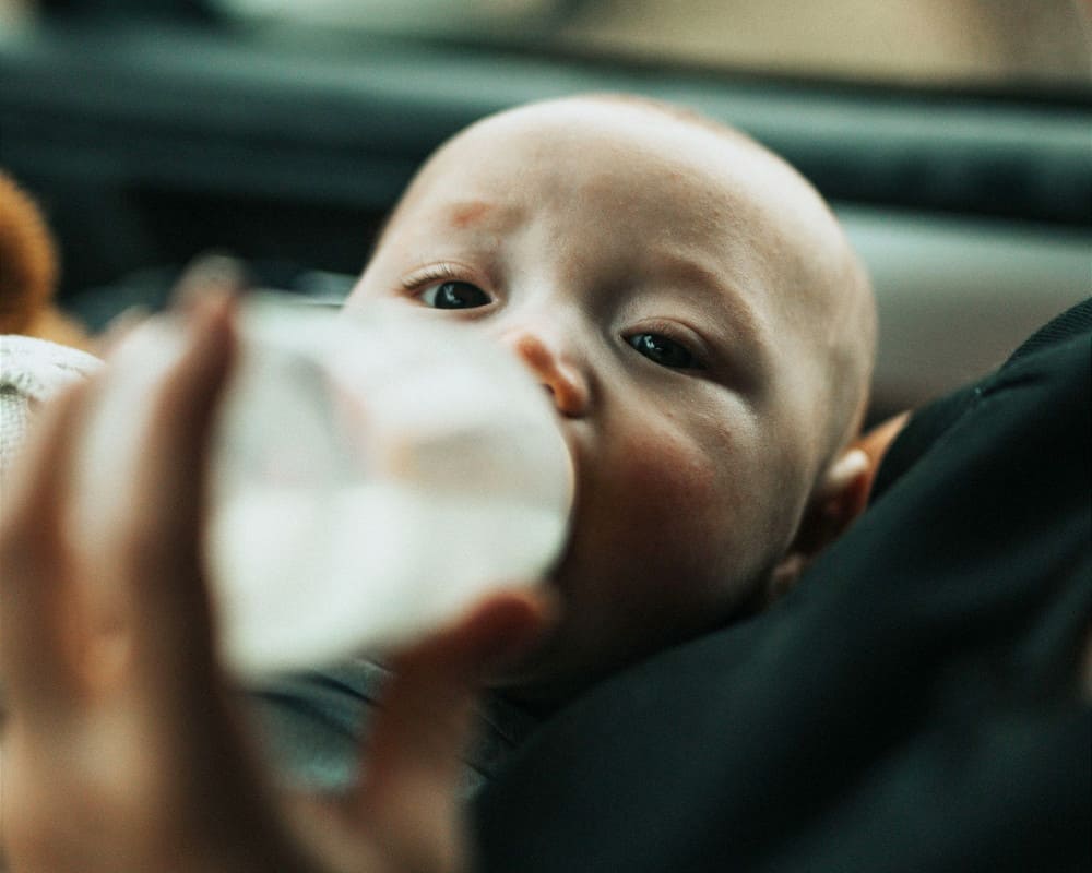 Safety Tips for Feeding Formula Milk to the Baby