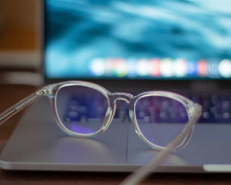 The Complete Guide to Buying Glasses Online