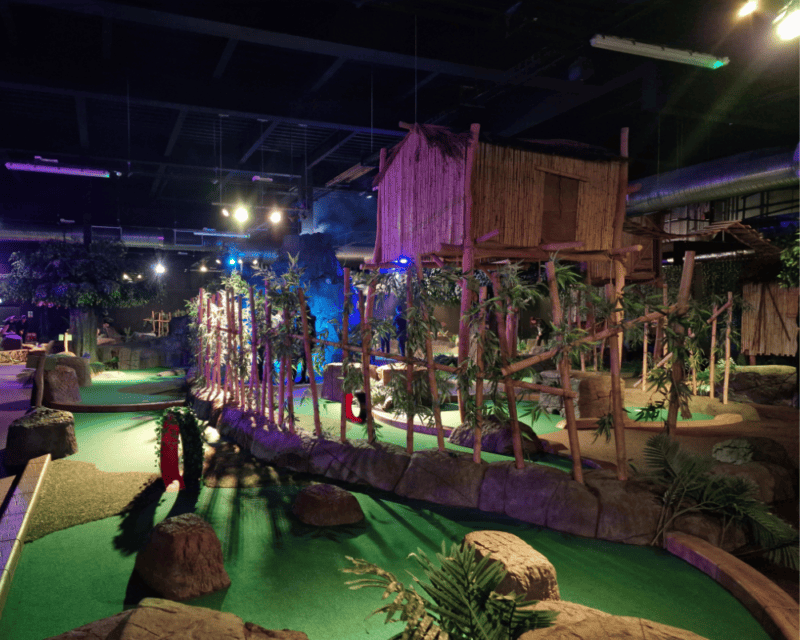 Indoor golf