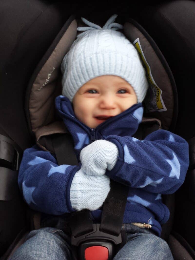 Safe Baby Travel in Cold Weather: Essential Tips for Keeping Your Little One Warm and Safe 1